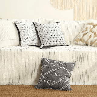 Graphic Lines Cushion Cover Set